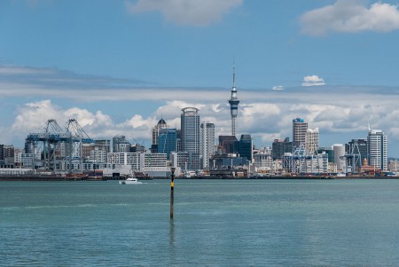 Auckland_Skyline_as_seen_from_Devonport_100128_2